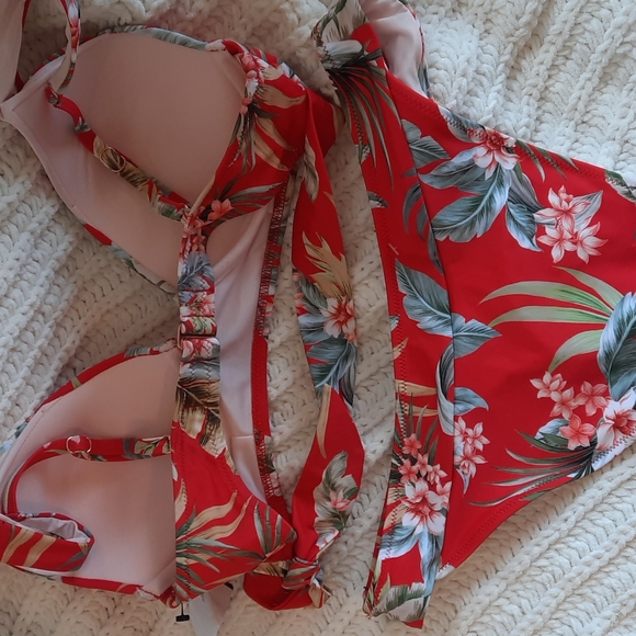 Shade and Shore 34C M Red White Green Plant Flower - Picture 7 of 9